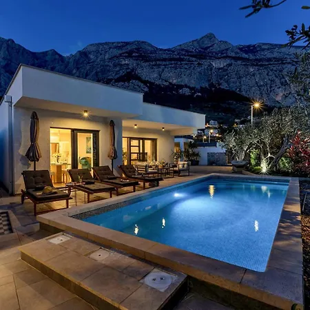 Festina Lente A Luxury In Makarska, Heated Pool 别墅