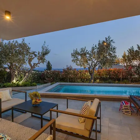 Вілла Festina Lente A Luxury In Makarska, Heated Pool