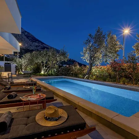 Вілла Festina Lente A Luxury In Makarska, Heated Pool Макарська