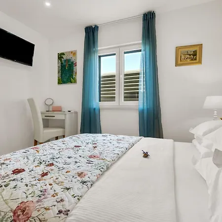 Βίλα Festina Lente A Luxury In Makarska, Heated Pool Μακάρσκα