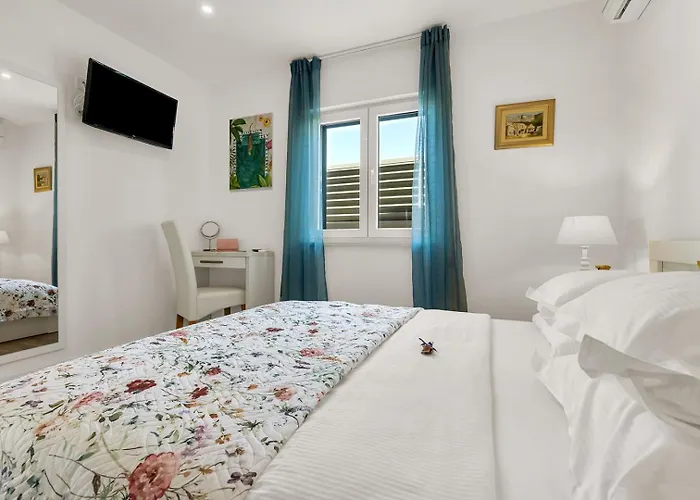 Βίλα Festina Lente A Luxury In Makarska, Heated Pool Μακάρσκα