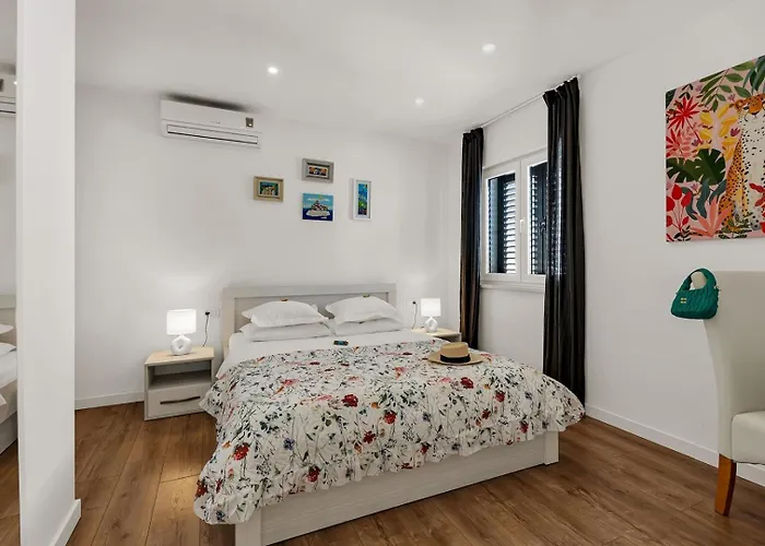 Festina Lente A Luxury In Makarska, Heated Pool Βίλα