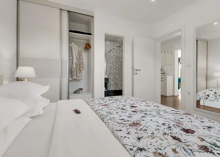 וילה Festina Lente A Luxury In Makarska, Heated Pool *