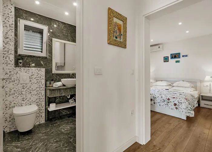 Festina Lente A Luxury In Makarska, Heated Pool מאקרסקה