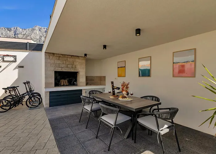 וילה Festina Lente A Luxury In Makarska, Heated Pool