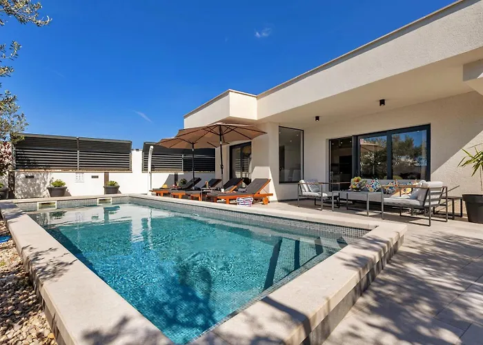 וילה Festina Lente A Luxury In Makarska, Heated Pool *